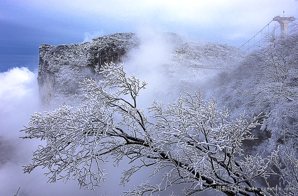 天门山雾凇