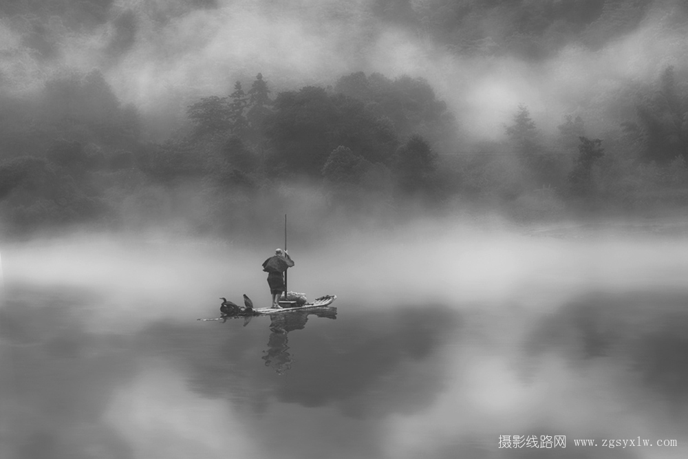 烟雨漓江一渔翁 