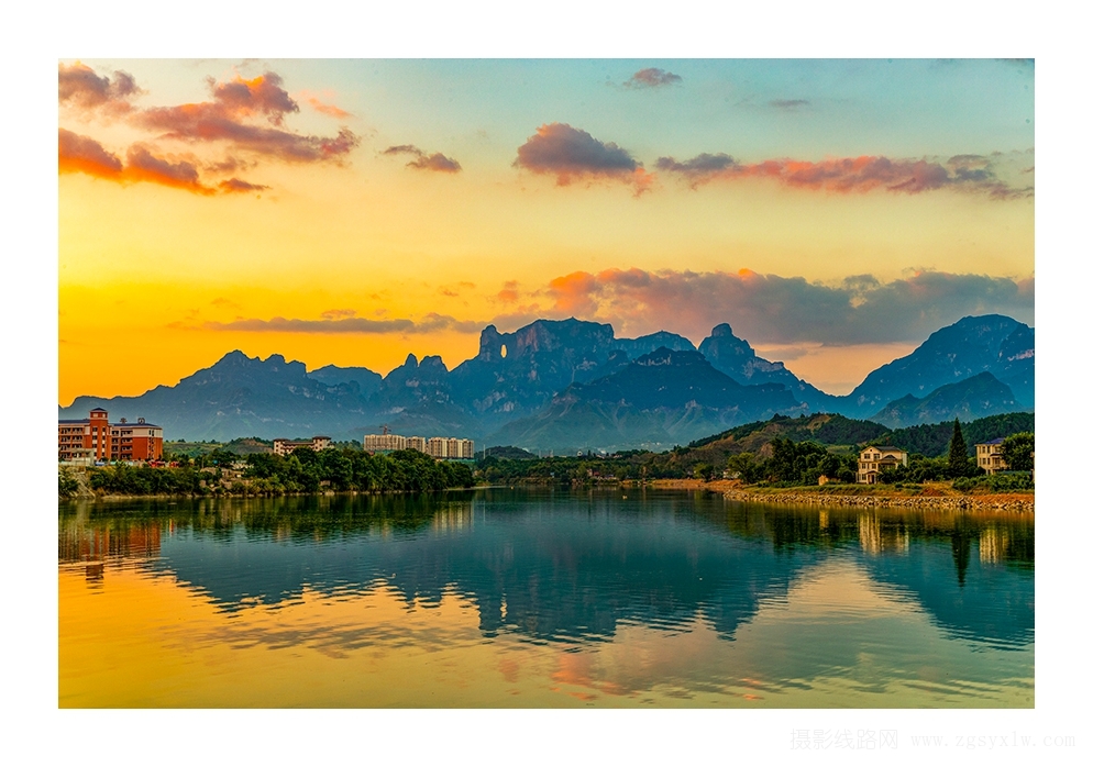 天门山下澧水河