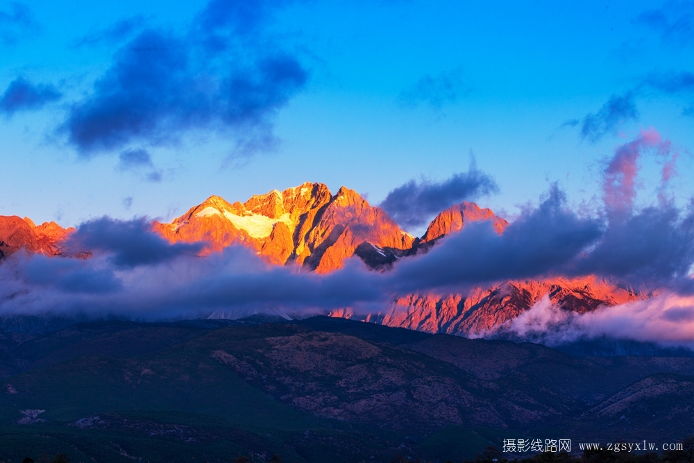 日照金山