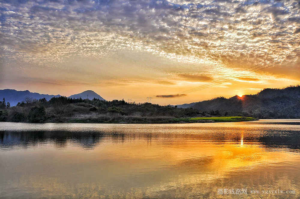 晚霞映湖