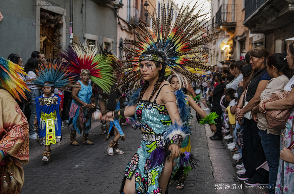 瓜纳华托小镇的印第安舞蹈-3