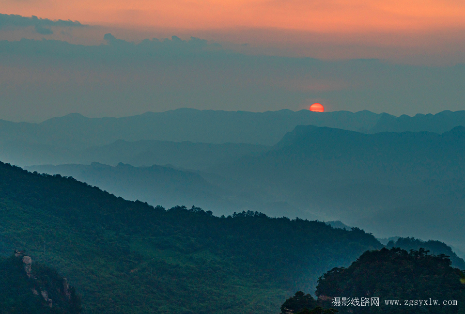 残阳如血山如黛