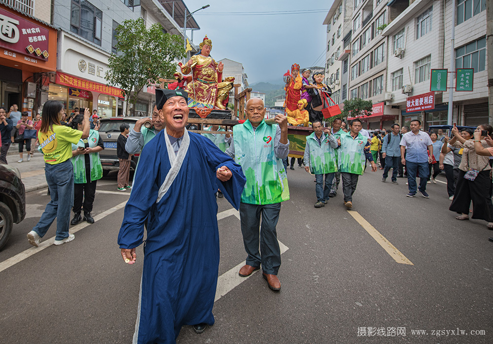 开街游行