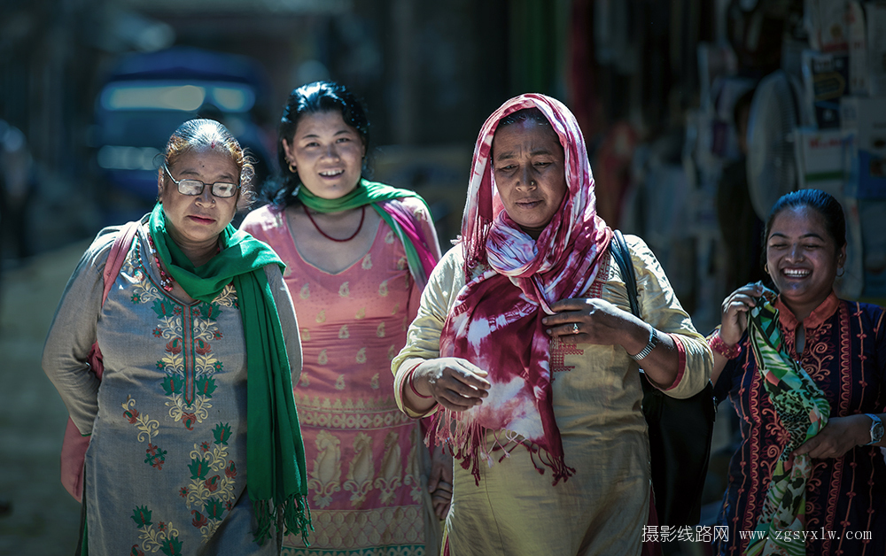 街拍尼泊尔妇女