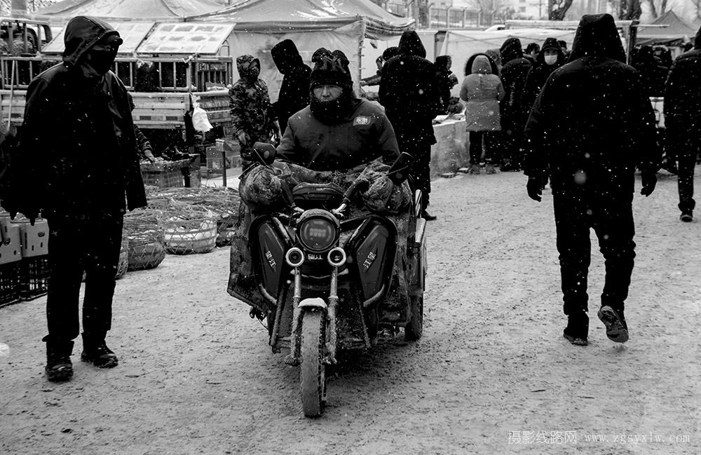 雪中早市