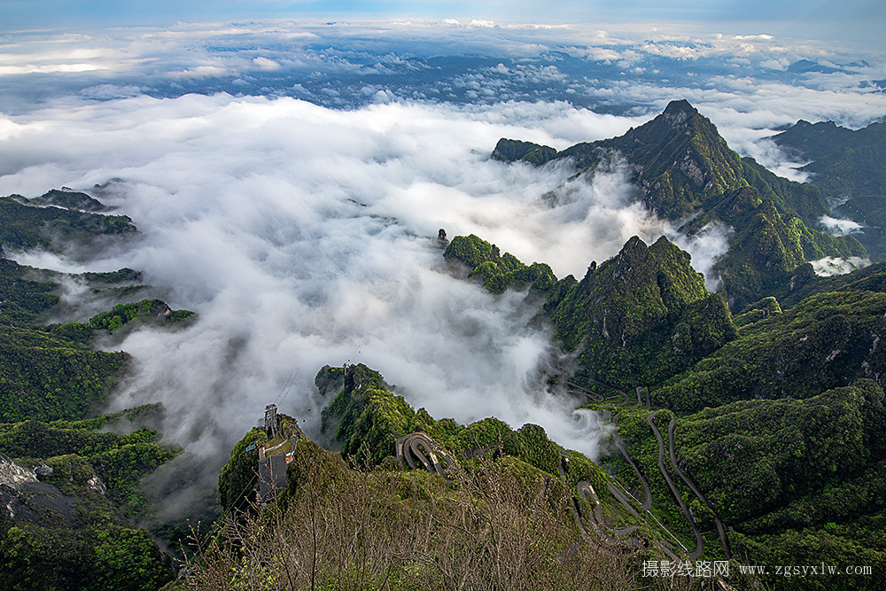 天门山云海