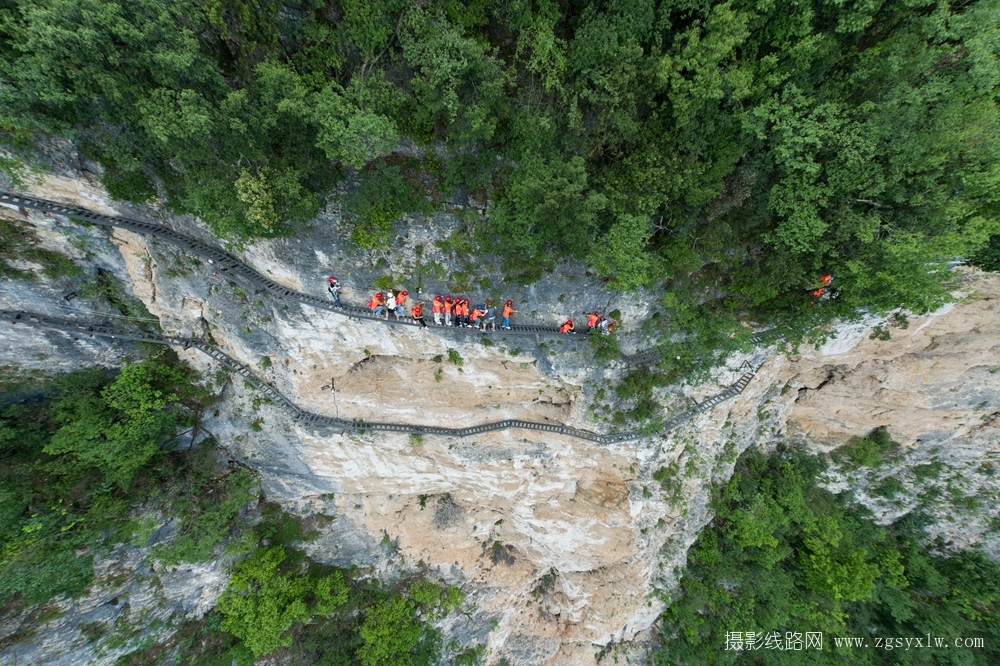 张家界大峡谷飞拉达《绝壁能行》