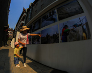 母女看影展