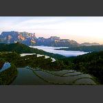 《眺望天门山》