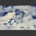 峰起云端