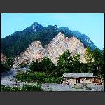 靑山遮不住