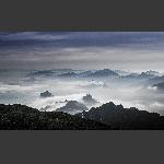 雾戏群山