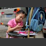 《做作业的小姑娘》
