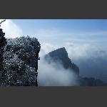 天门山雪景2--远眺玻璃栈道