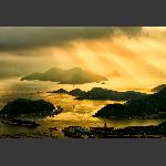 云层下的霞光