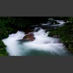 溪水潺潺
