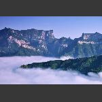 雾绕天门