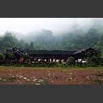 雨中石堰坪