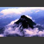 云绕天山