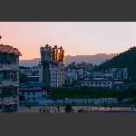 黄  昏
