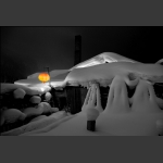 红灯照雪屋