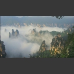 雾漫群山