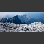天门山雪韵