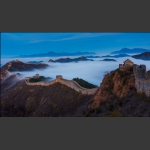 《雾漫金山岭》