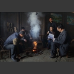 乡村干部在农家