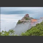 雾涌金顶