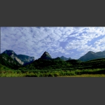 白云映照天门山