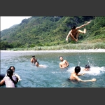 水中嬉戏