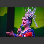对山歌的女人