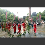 草龙狂欢＂六月六＂