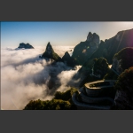 穿过云端的路