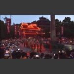 土家“六月六”舞动的火龙