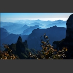层峦叠嶂