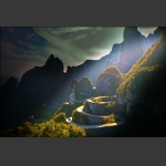 一轮光灿鸣天下