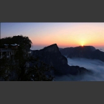 夕阳下仙山