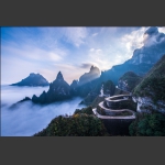 云涌天门路