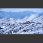 雪原中的天门山寺