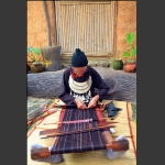 彝族奶奶做手工