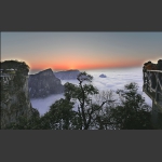 云海涌仙山