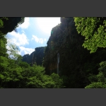 峡谷细流