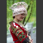 苗   女