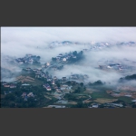 雾中乡村