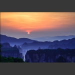 《日出东山》