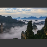 黄石寨上望天门