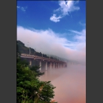 雾中高架桥